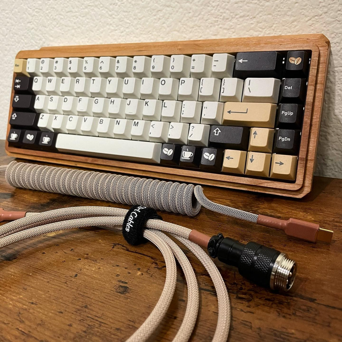 Custom sleeved keyboard cable by CruzCtrl